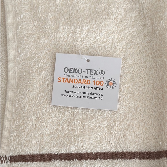 NWT Beige Striped Bath Towels! - Picture 9 of 16